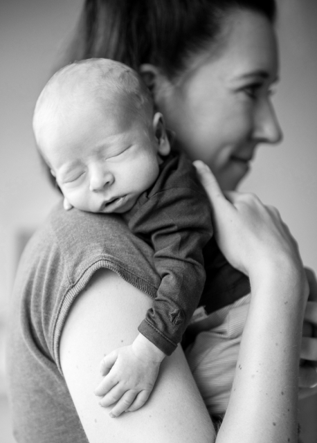 Babyfotografie zuhause, natürliche babyfotos zuhause machen lassen, babyfotografin berlin, mobiles fotostudio, neugeborenenfotos berlin, Babyfotos Berlin Zuhause