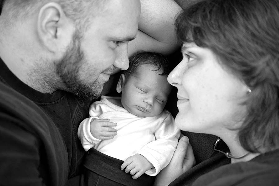 Mobiler Babyfotograf Berlin, Neugeborenenfotoshooting, Babyfotos zuhause, babyfotografin berlin, babybauchfotos in der natur, babybauchfotos draußen, lustige babyfotos, babyfoto mit geburtsdaten